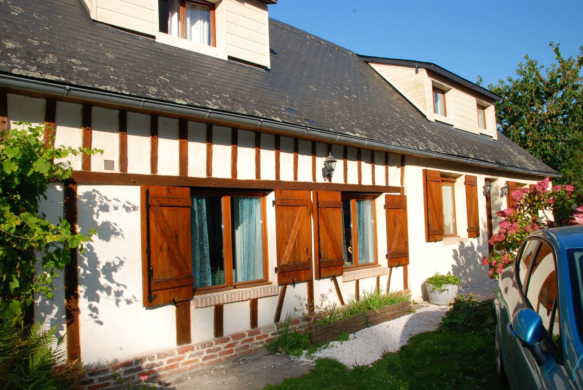 Ancienne maison en bon état située dans un village entre Fécamp et Cany-Barville