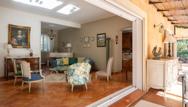 Villa / Maison 11 pièces  à vendre Cuers 83390