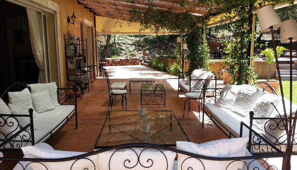 Villa / Maison 11 pièces  à vendre Cuers 83390