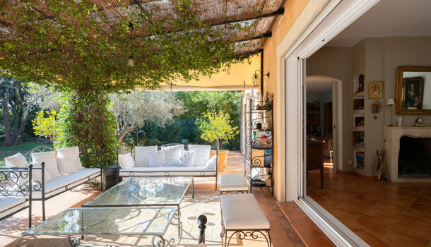 Villa / Maison 11 pièces  à vendre Cuers 83390