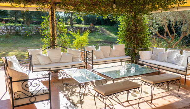 Villa / Maison 11 pièces  à vendre Cuers 83390