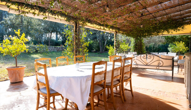 Villa / Maison 11 pièces  à vendre Cuers 83390