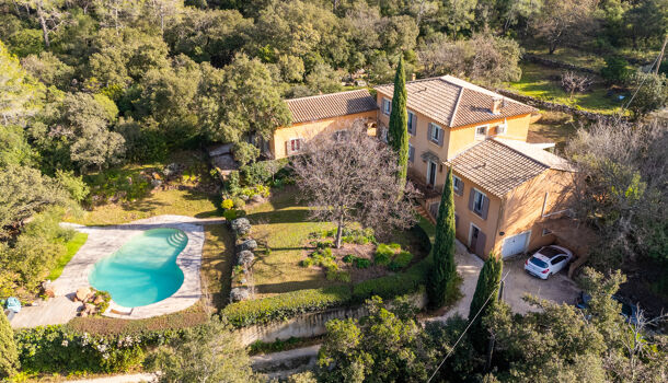 Villa / Maison 11 pièces  à vendre Cuers 83390