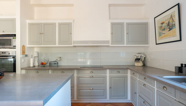 Villa / Maison 11 pièces  à vendre Cuers 83390