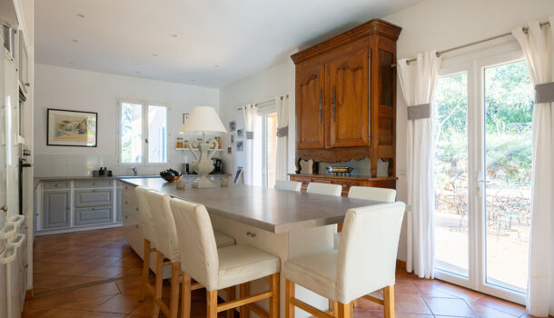 Villa / Maison 11 pièces  à vendre Cuers 83390