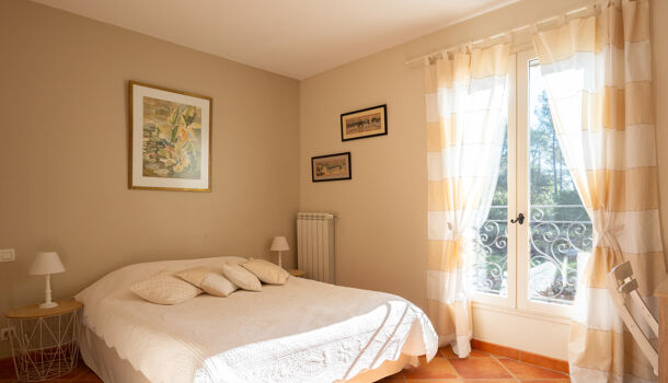 Villa / Maison 11 pièces  à vendre Cuers 83390