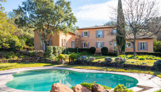 Villa / Maison 11 pièces  à vendre Cuers 83390