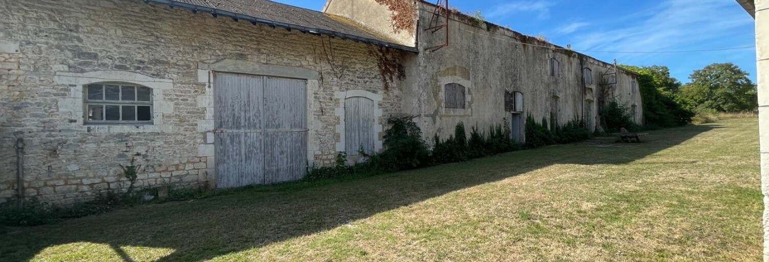 Immeuble  705 m² à vendre à Port-d'Envaux (17350)