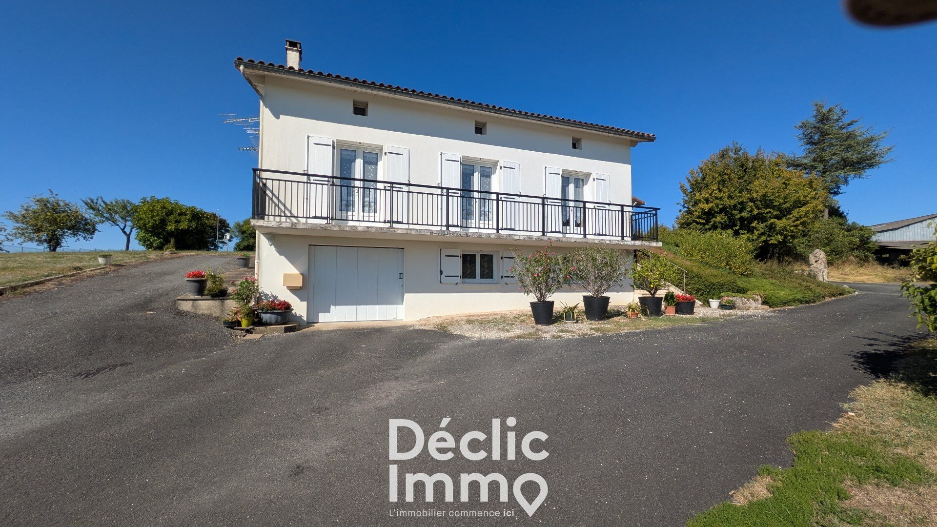 Villa / Maison  T6 à vendre Villefagnan 16240