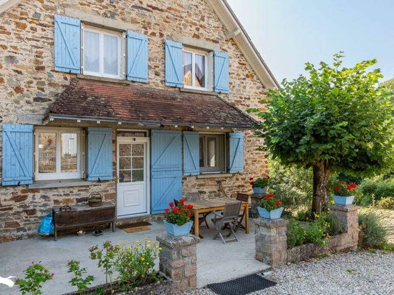 Maison en pierre de 7 pièces principales — photo 1