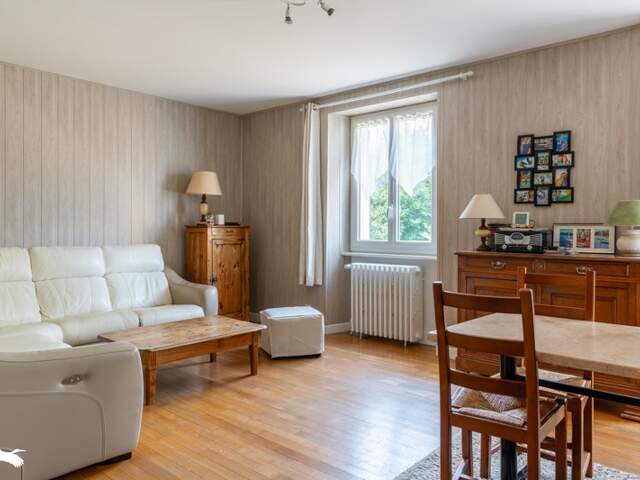 Maison en pierre de 7 pièces principales — photo du bien