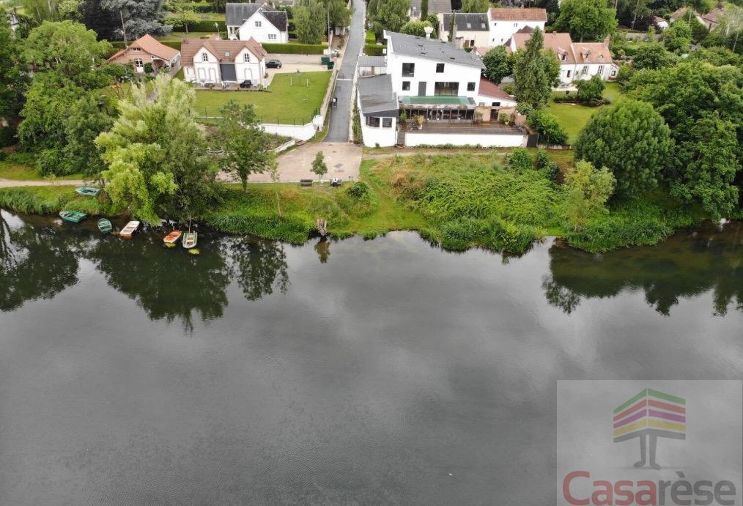 Local commercial — photo 1