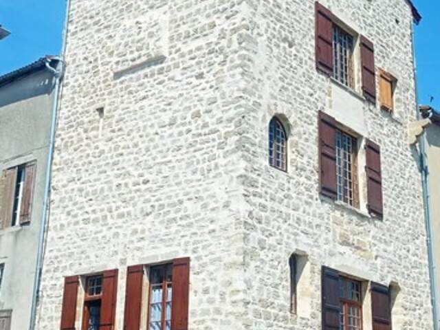À Vendre – Bien d’Exception : Maison-Tour Médiévale du XIVᵉ siècle à Meilhan-sur-Garonne (47) — photo du bien