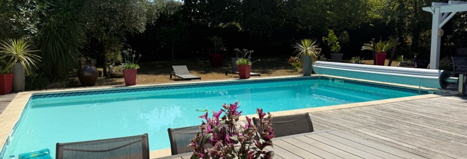 Maison 8 Pièces 206 m² à vendre à Carbon-Blanc (33560)