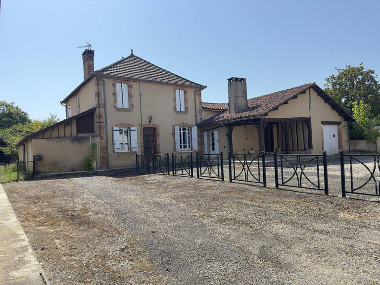 MAISON DE CARACTERE 250 M2 HABITABLES, GARAGE EN PIERRE 65 M2, HANGAR AGRICOLE 260 M2, JARDIN 5000 M2 — photo 1