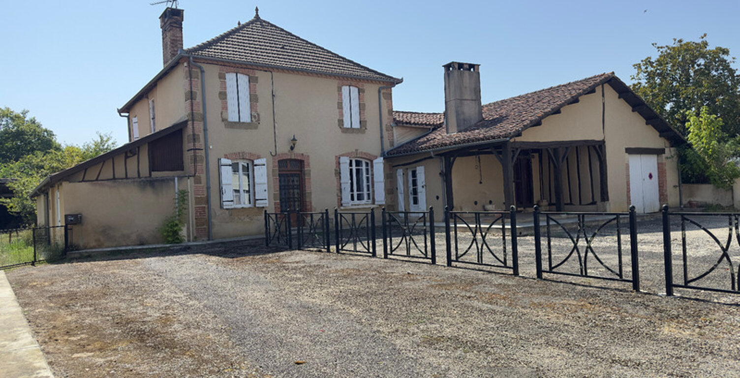 MAISON DE CARACTERE 250 M2 HABITABLES, GARAGE EN PIERRE 65 M2, HANGAR AGRICOLE 260 M2, JARDIN 5000 M2 — photo 1
