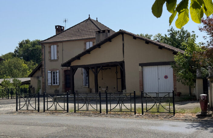MAISON DE CARACTERE 250 M2 HABITABLES, GARAGE EN PIERRE 65 M2, HANGAR AGRICOLE 260 M2, JARDIN 5000 M2 — photo 2
