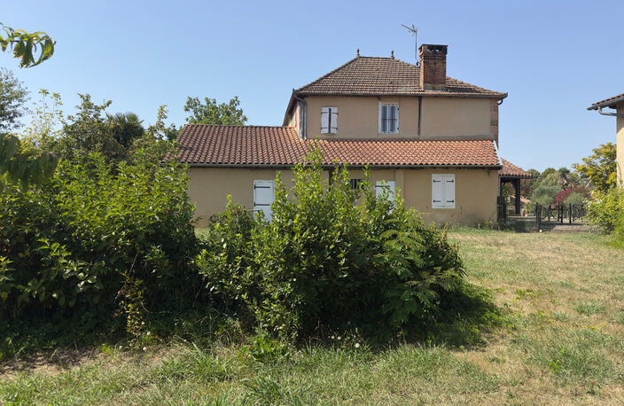 MAISON DE CARACTERE 250 M2 HABITABLES, GARAGE EN PIERRE 65 M2, HANGAR AGRICOLE 260 M2, JARDIN 5000 M2 — photo 3