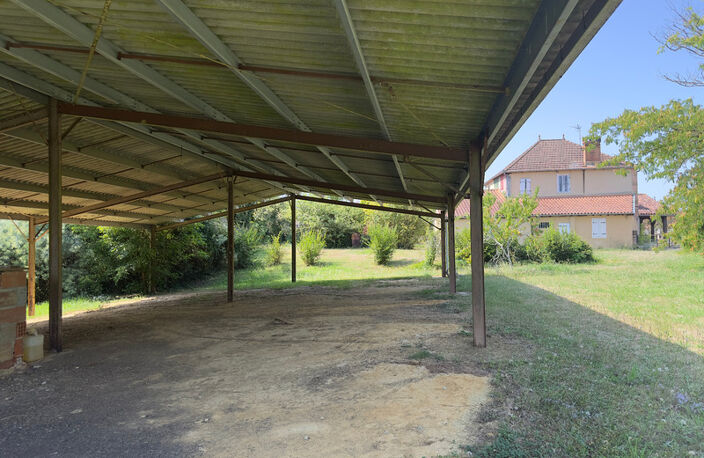 MAISON DE CARACTERE 250 M2 HABITABLES, GARAGE EN PIERRE 65 M2, HANGAR AGRICOLE 260 M2, JARDIN 5000 M2 — photo 4