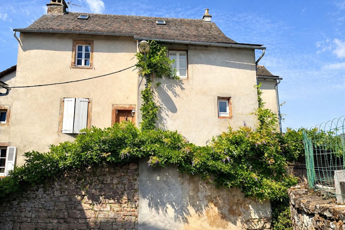 Villa / Maison  T6 à vendre Saint-Christophe-Vallon 12330