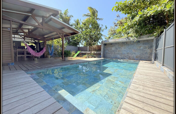 A VENDRE A KOUROU (97310) UNE MAGNIFIQUE VILLA T7 DE 246 m² - AVEC 2 APPARTEMENTS T2 - TERRAIN DE 345 m² - AU PRIX DE 599 000 € — photo 3