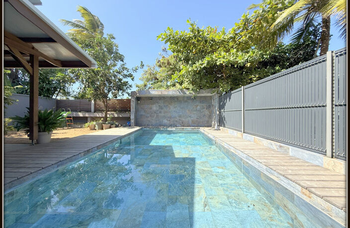 A VENDRE A KOUROU (97310) UNE MAGNIFIQUE VILLA T7 DE 246 m² - AVEC 2 APPARTEMENTS T2 - TERRAIN DE 345 m² - AU PRIX DE 599 000 € — photo 4