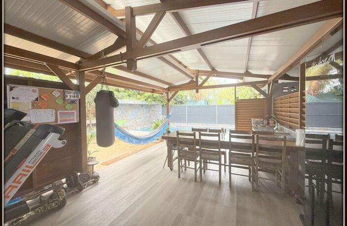 A VENDRE A KOUROU (97310) UNE MAGNIFIQUE VILLA T7 DE 246 m² - AVEC 2 APPARTEMENTS T2 - TERRAIN DE 345 m² - AU PRIX DE 599 000 € — photo 5