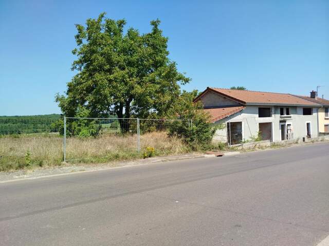 Maison en cours de construction — toiture refaite à neuf — fort potentiel — photo du bien