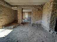 Maison en cours de construction — toiture refaite à neuf — fort potentiel — photo 4