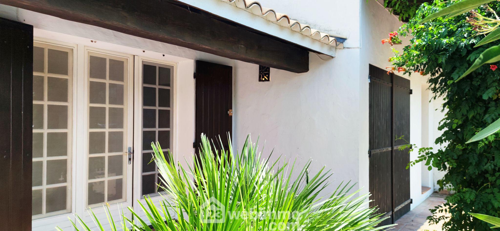 Photo Maison de village - 110m² - Saintes-Maries-de-la-Mer image 1/4