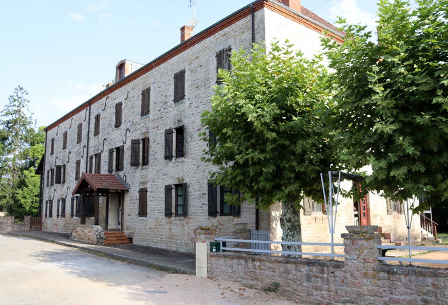 Moulin au cœur de la Bresse avec accès privé à la rivière - 585 m² sur 8553 m² de terrain — photo 1