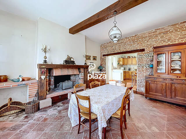 Plaza Immobilier - Maison Fonsorbes T6 de 225 m2 sur un terrain de 662m² avec garage et annexe — photo du bien