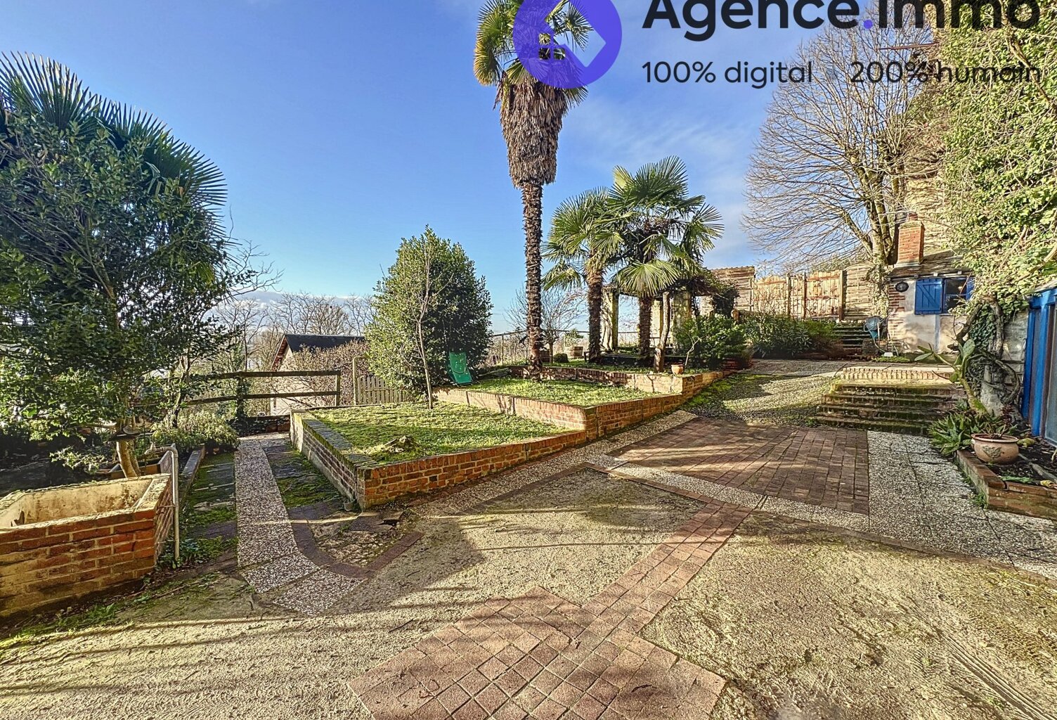 MAISON TROGLODYTE À VENDRE  349 m²  VUE SUR LA LOIRE  — photo 1