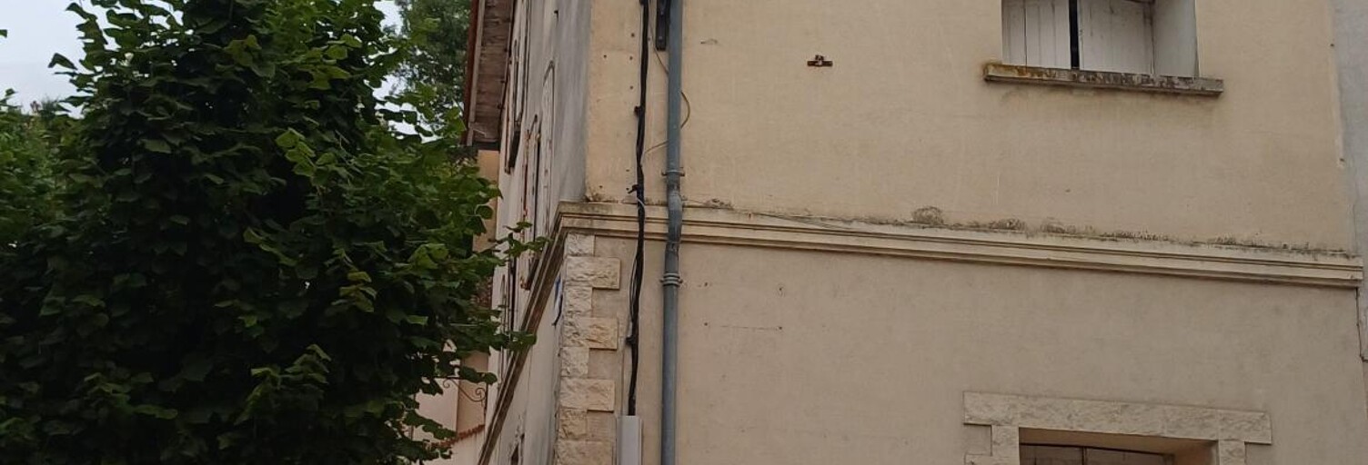 Immeuble  104 m² à vendre à Chalais (16210)