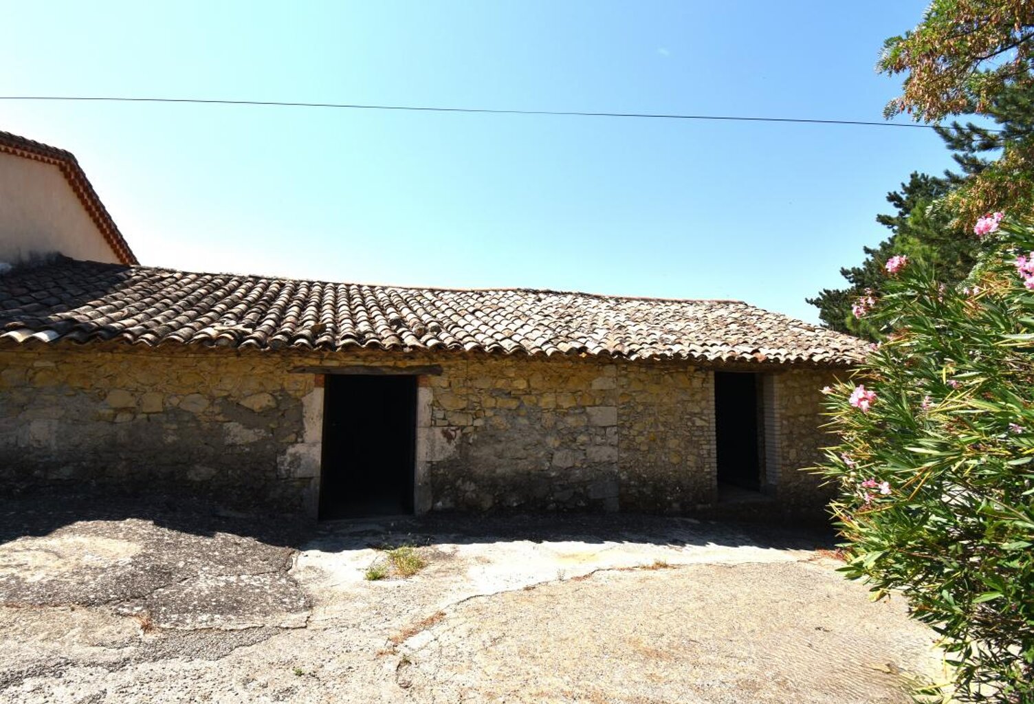 SAINT-REMÈZE (07) – Ensemble immobilier d'exception : Habitation + 350 m² d'annexes  & Bâtisse en pierre — photo 1