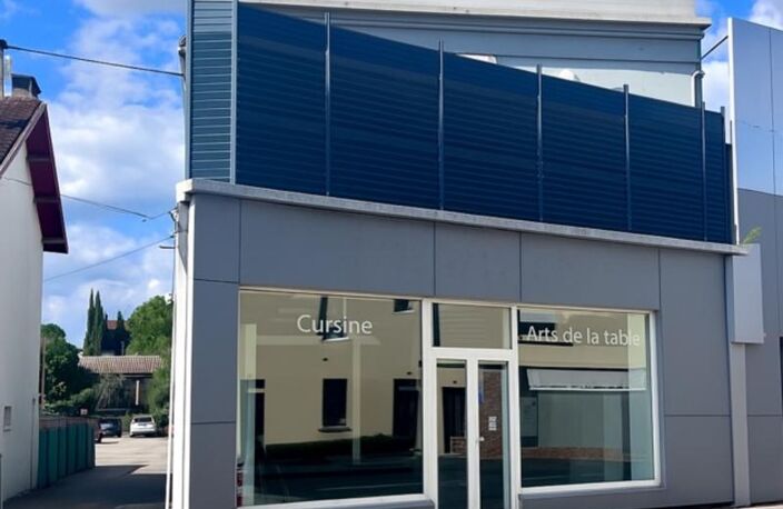 Une adresse de choix au cœur de Villeneuve Sur Lot, alliant visibilité commerciale et confort résidentiel — photo 2