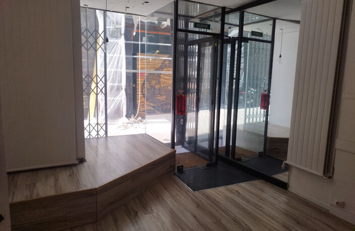 Murs commerciaux 100m2 Centre ancien Clermont-Ferrand — photo 2
