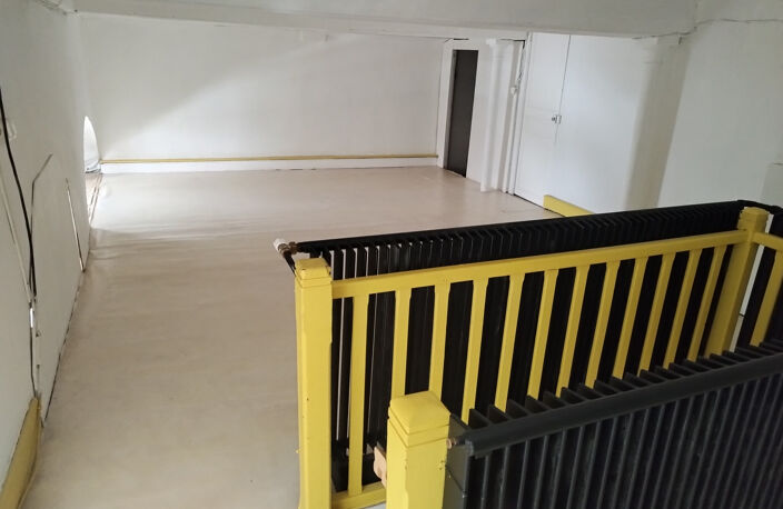 Murs commerciaux 100m2 Centre ancien Clermont-Ferrand — photo 3