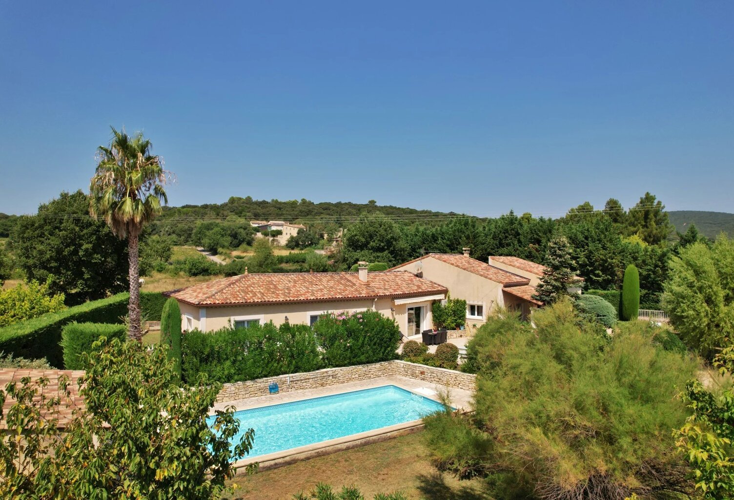 Charmante villa au cœur d'un jardin paysagé — photo 1