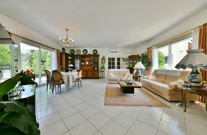 Charmante villa au cœur d'un jardin paysagé — photo 2