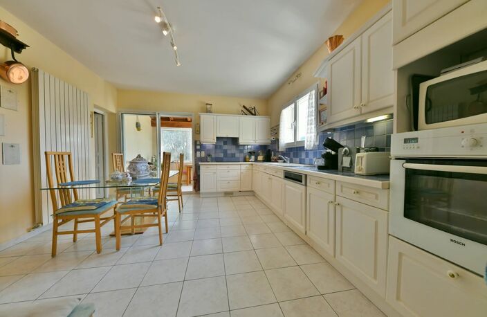 Charmante villa au cœur d'un jardin paysagé — photo 4