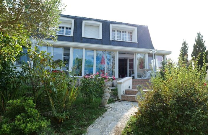 Maison mansard avec jardin paysager de près de 1000 m2  MONTGERON (91) — photo 2