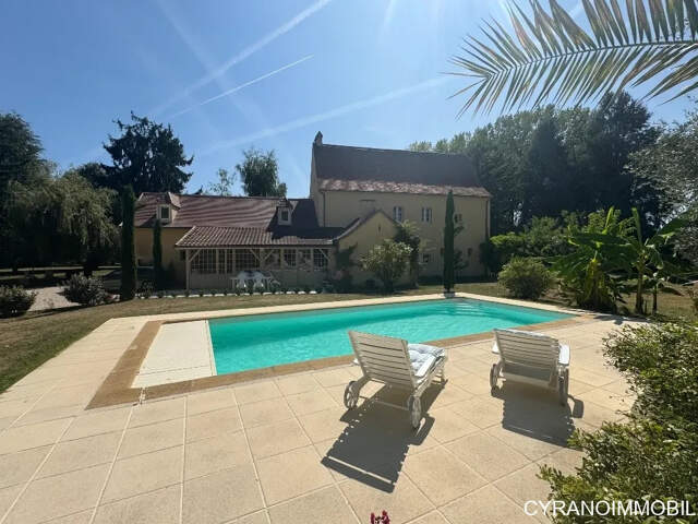 Propriété d'exception  de 286 m2 + 140m2 dependance, sur un — photo du bien