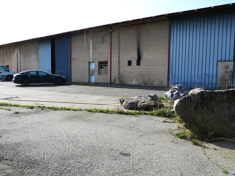 Locaux professionnels 844 m² - Lons — photo 1