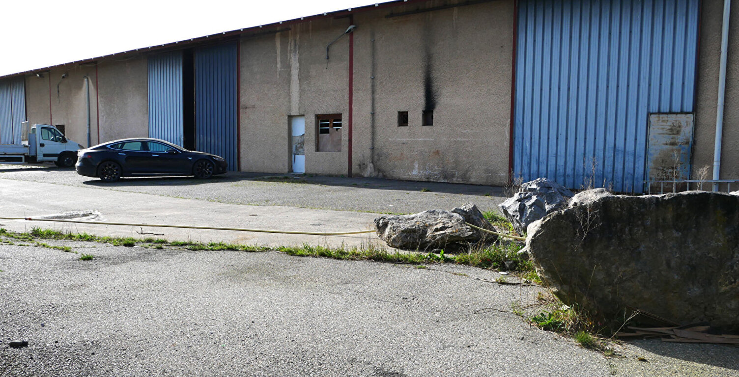 Locaux professionnels 844 m² - Lons — photo 1
