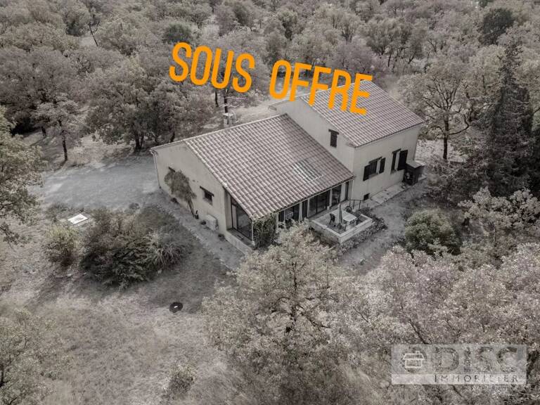 Maison de plain-pied avec grand jardin et garage. — photo 1