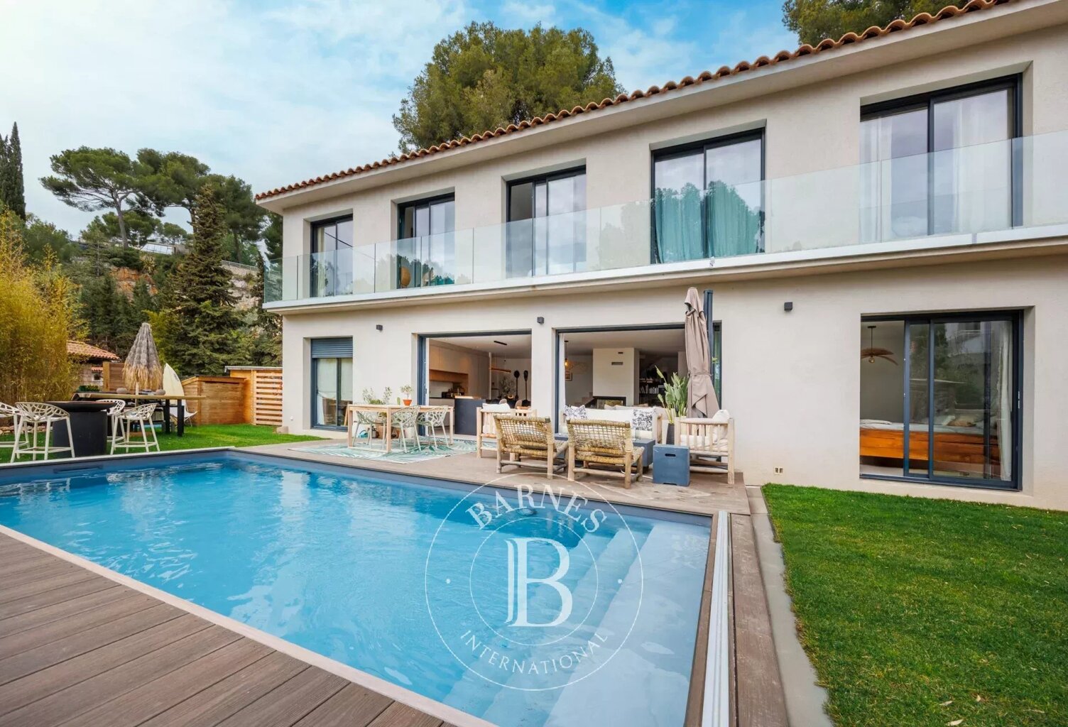 VENTE - CASSIS CENTRE - MAISON 6 CHAMBRES AVEC PISCINE - — photo 1