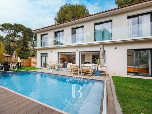 VENTE - CASSIS CENTRE - MAISON 6 CHAMBRES AVEC PISCINE - — photo du bien
