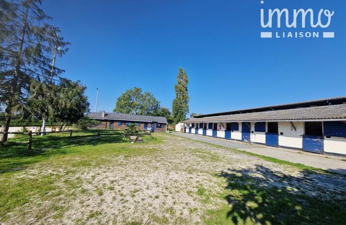 Centre équestre de 1.ha avec 35 boxes et nombreuses dépendances. — photo 2