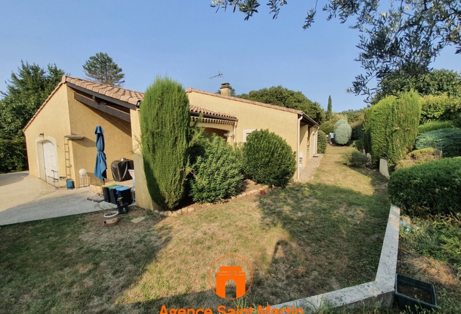 Villa — photo 1
